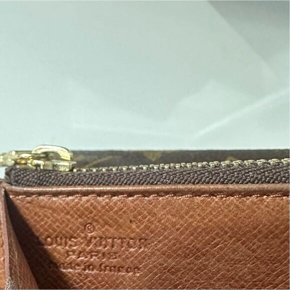 Vintage Louis Vuitton Monogram Sarah Wallet - Picture 14 of 14